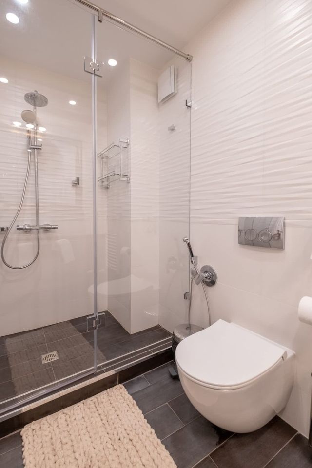 High-end Designer 2BR Aprt + Lift&Balconies