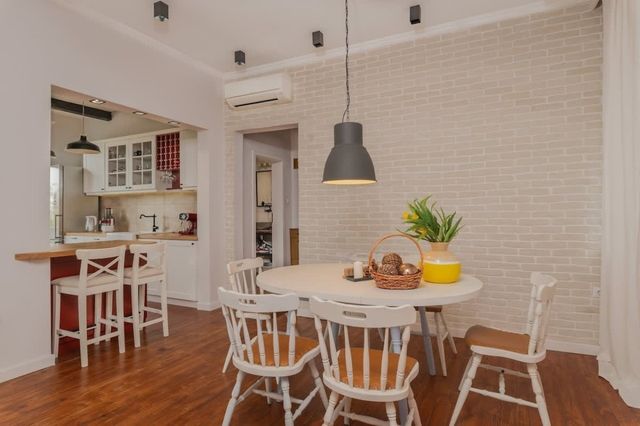 Flamingo Flat /Two-bedroom with Balcony\