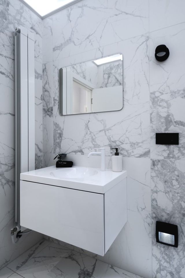 Exquisite Penthouse: Luxe Living with City Views