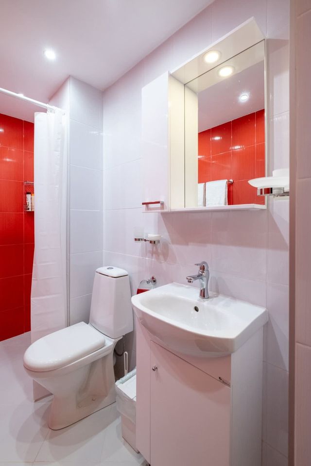 LZ Spacious One Bedroom Apartment in Top Centre