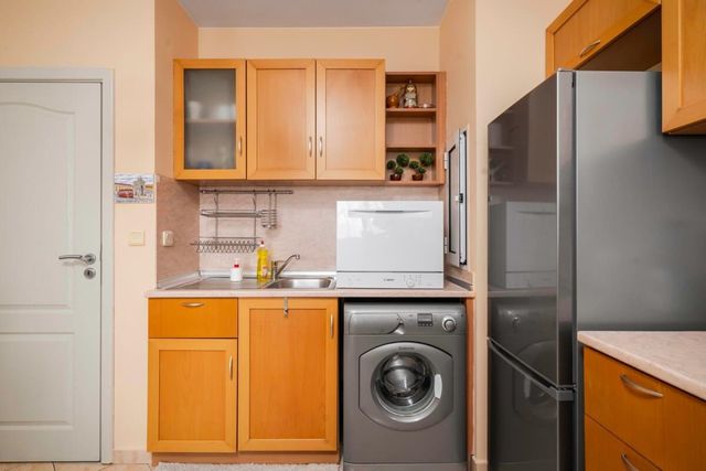 City Haven: Expansive Apartment in Prime Location