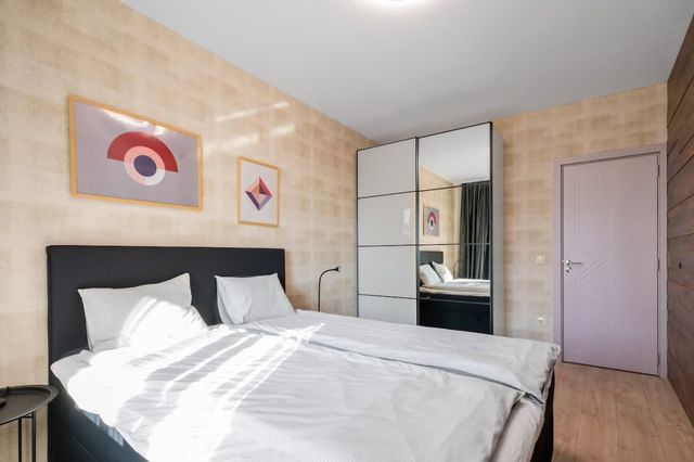 Urban Elegance at Its Finest Stylish 1-BD Flat - Photo 2