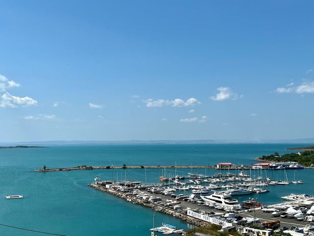 Romantic Getaway 1-BD Apartment with Sea View