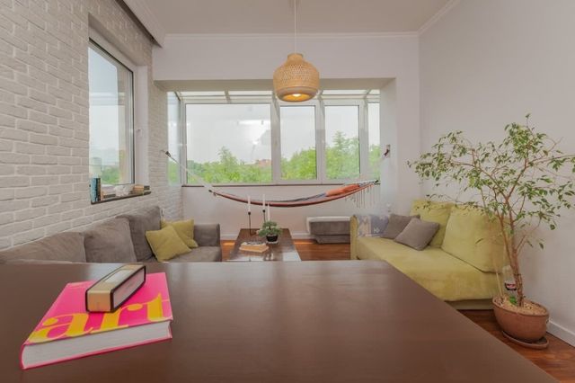 Flamingo Flat /Two-bedroom with Balcony\