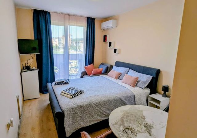 Beachfront Elegant Studio – 100 m from Smokinya Beach