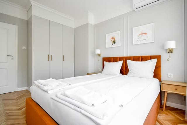 Stylish 2BD with Balcony & Desk near Vitosha Blvd