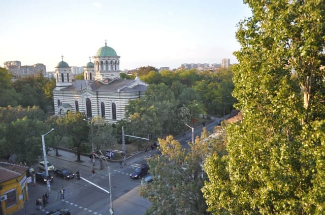 ART-ament, a unique central flat