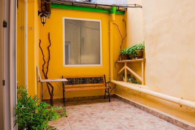 Central Stylish Suite & Studio with Shared Terrace