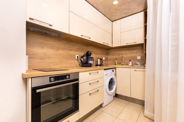 Sunny 1BD Apartment in OLD TOWN - Photo 3