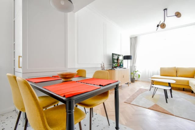 Stylish 2BD with Balcony & Desk near Vitosha Blvd