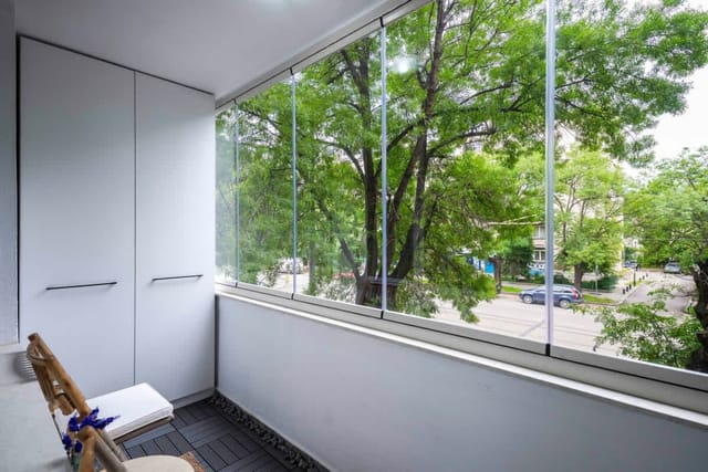 Silver Gem  1BD with desk and balcony