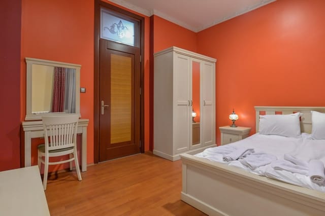 Colorful & Elegant 2BD Flat – Premium Central Stay