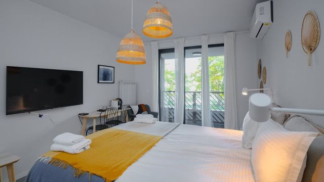 Aviva City Stay – Yellow Vibe Studio - Photo 3