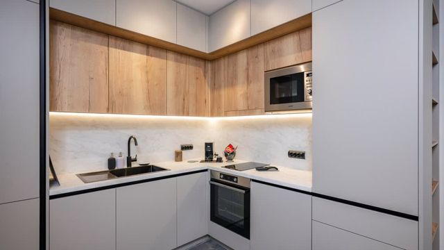 Fresh &amp; Modern Apartment with Balcony - Photo 3