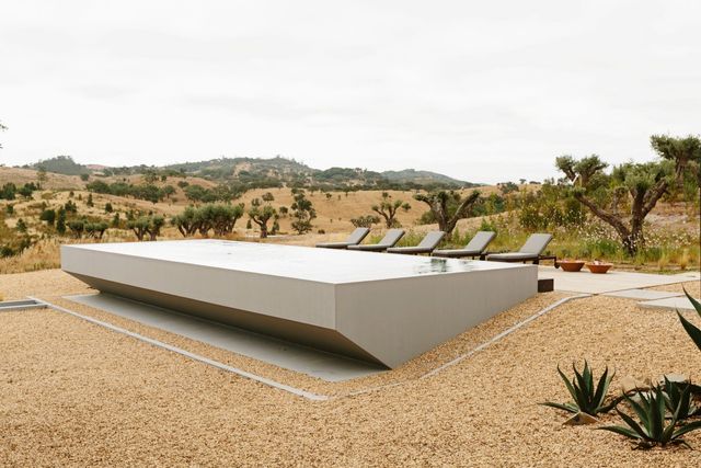 Casa da Volta — Contemporary Walled Villa with Courtyards & Exceptional Natural Light