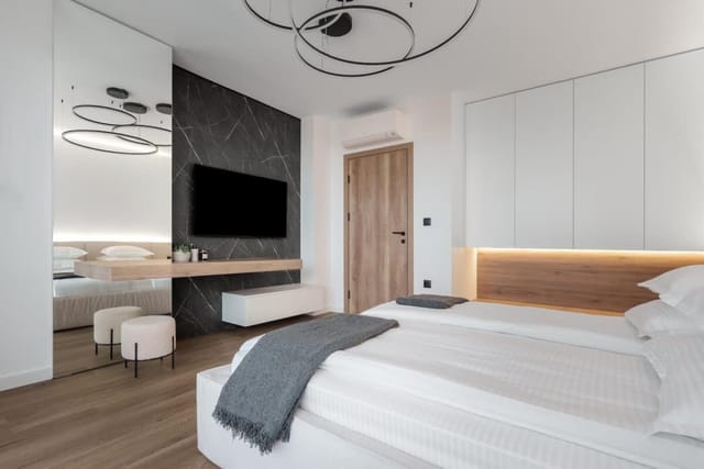 Stylish 1BR with Balcony & Parking | Skyline Varna