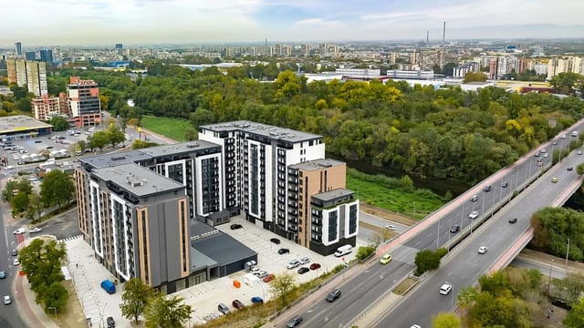 Luxury Apartment with Jacuzzi, River view & Underground Parking