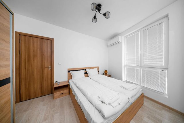 1BR Flat Steps from Metro and Tram Stops