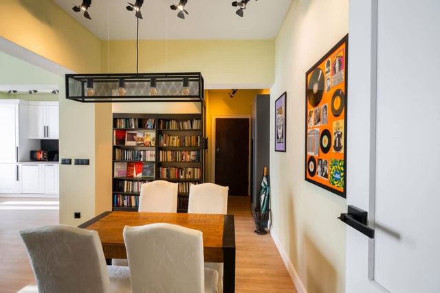 Urban Charm & Comfort - Chic 2BD in Prime Location