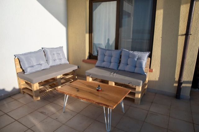 Spacious 3BD flat with Parking and Sea View