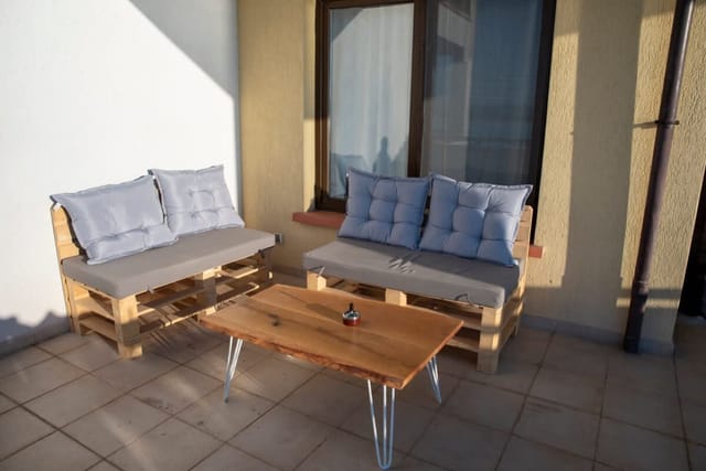 Spacious 3BD flat with Parking and Sea View