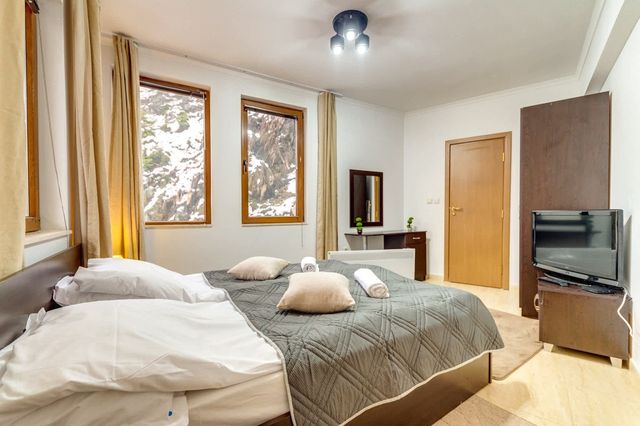 Slopeview Stay at Grand Monastery