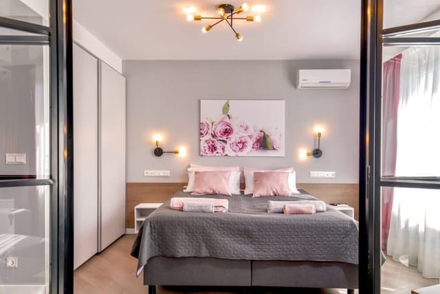 ROS? one bedroom designer apartment in city centre