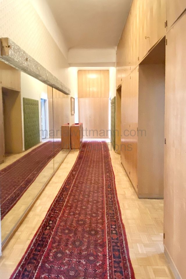 Classic Grand Apartment with Connecting Period Drawing Rooms
