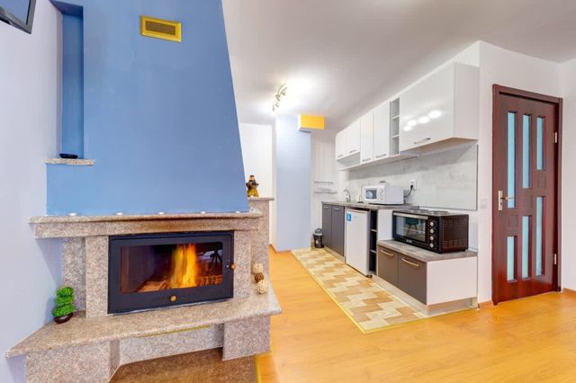 Colorful Retreat  1BD next to the slopes