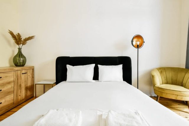 Classic Charm ~ 2BD Central Apartment