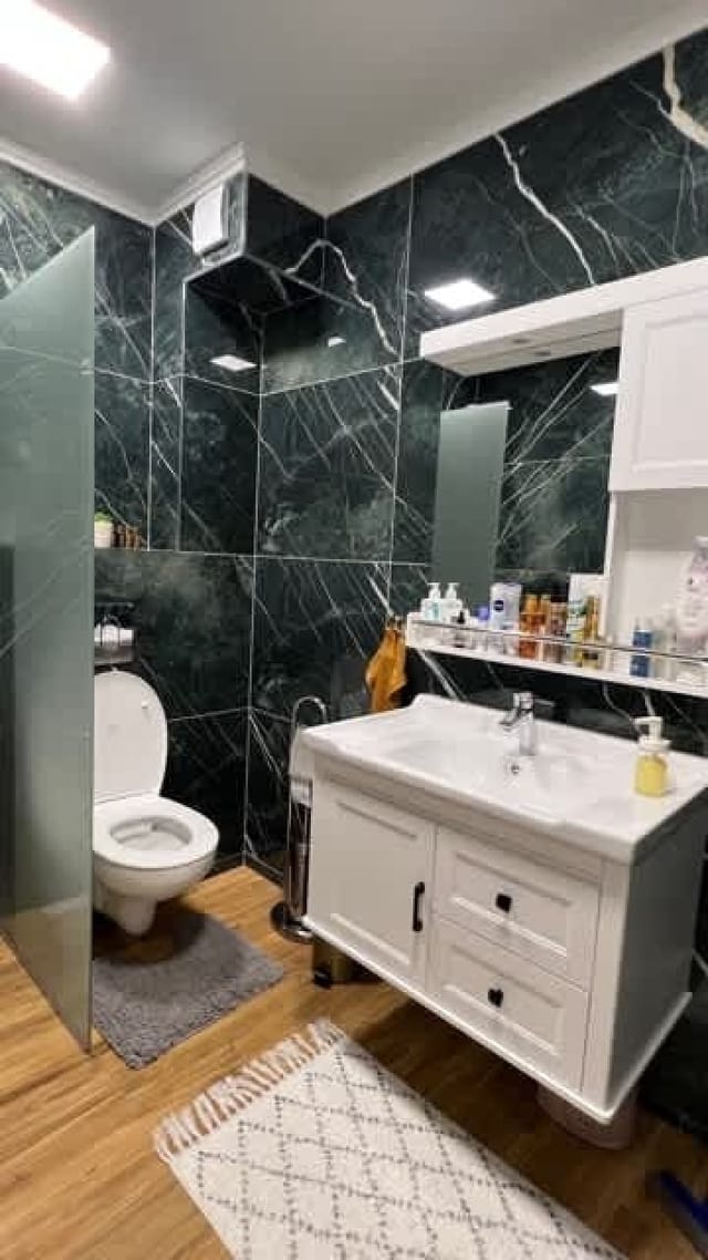 City Center Charm: 2BR Apartment