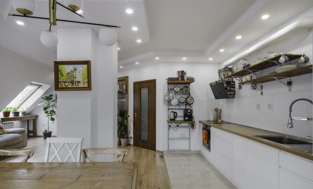 Charming & Cozy 2BD Apartment with Natural Light