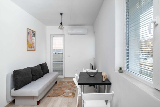 1BR Flat Steps from Metro and Tram Stops