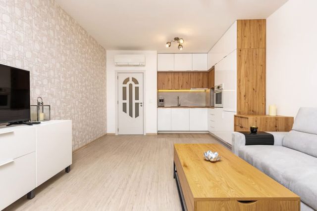 Magnolia Gardens - 1BD with Balcony & Parking