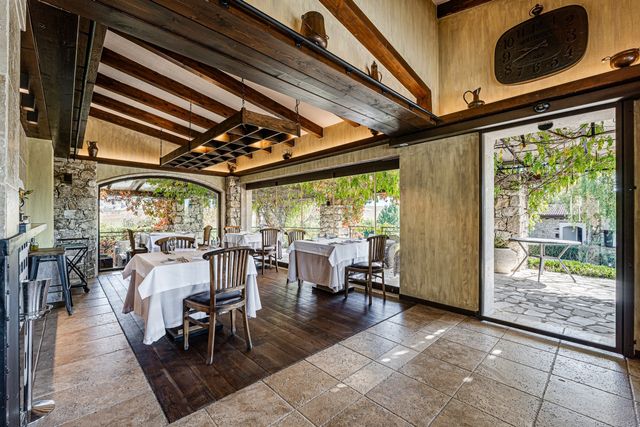 Zornitza Family Estate - Restaurant