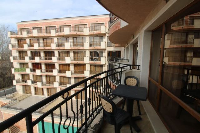 River Park Superior Studio with pool view