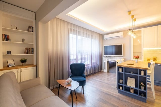 Designer &amp; Cozy 2BD Flat In the city center - Photo 2