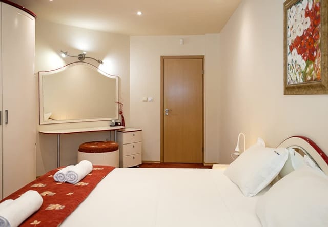 Bright & Spacious 2-Bedroom Flat in Central Varna