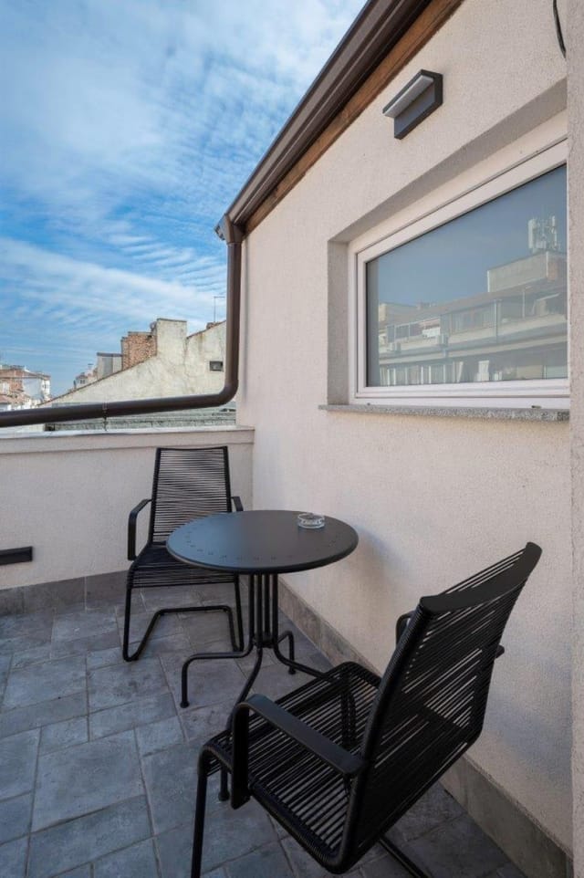 Luminous Central Retreat Spacious 2BD Apartment