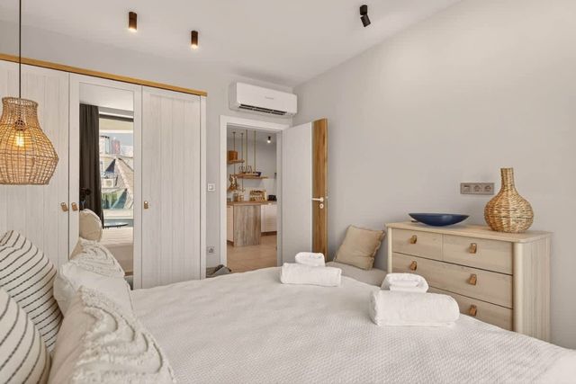 Breezy Boho 2BD Home with Sea View – Chayka