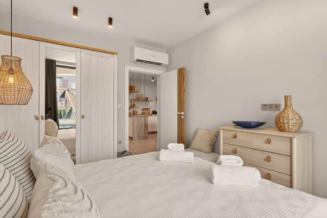 Breezy Boho 2BD Home with Sea View – Chayka