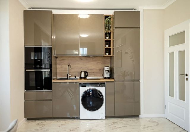 Modern Flat with Parking - St Constantine & Helena