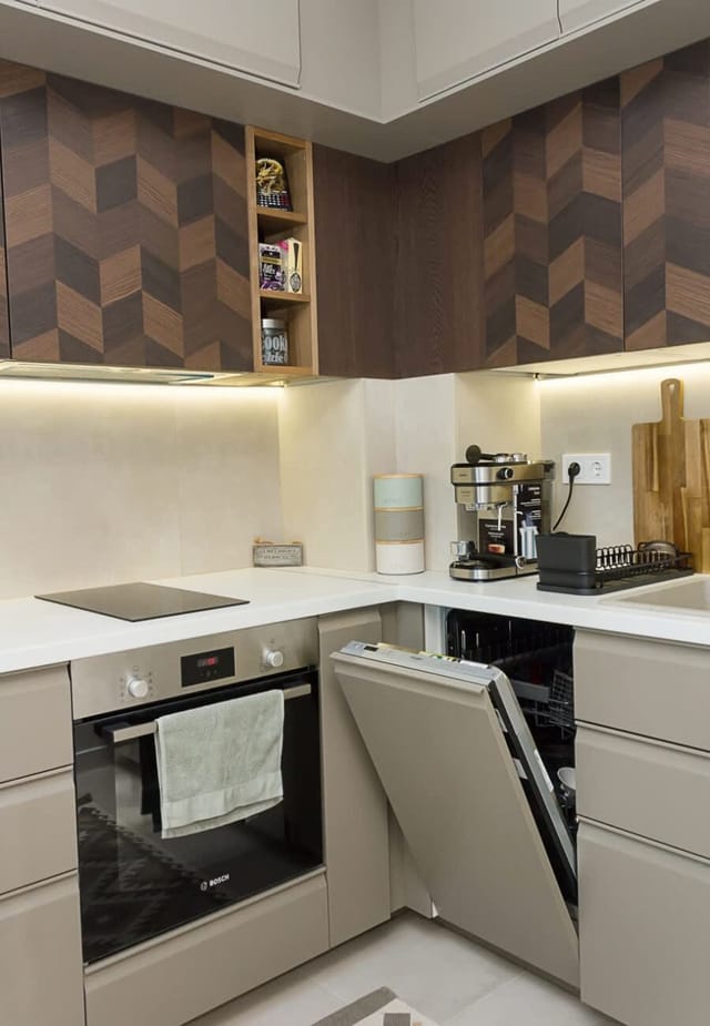 Sea View 1BD Modern Flat in Chayka