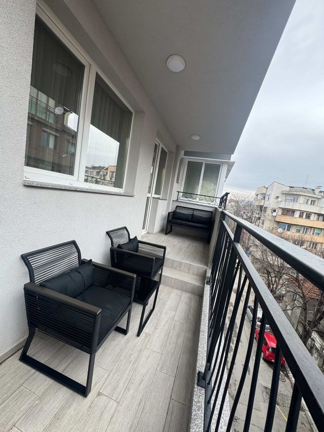Stylish 2BR Apartment - Underground Parking, Varna