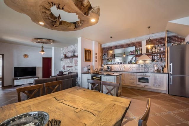 Hacienda Del Sol | Heated Pool