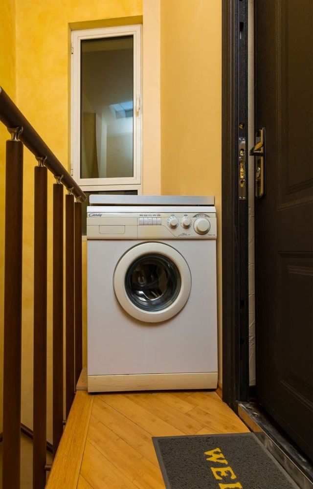 1BD Apartment with a Cute Balcony in Kapana