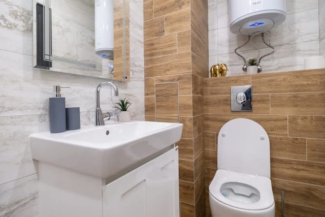 Central Plovdiv: Modern 1BR with Netflix & Balcony