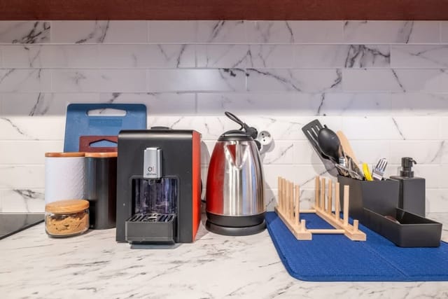 One Bedroom with Parking - Women's Market