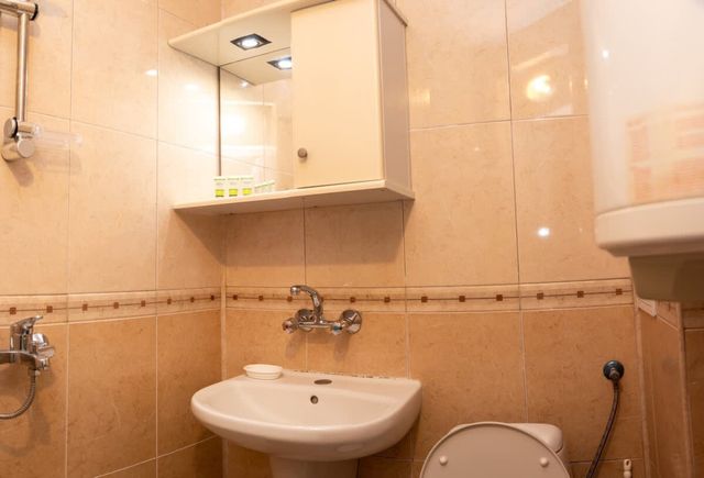 Convenient 2-Bedroom Flat next to Harmanite Beach