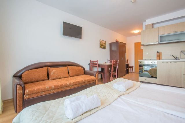 Bright Studio in a Spacious Complex in the Valley